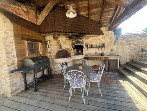 Kawasan BBQ/berkelah