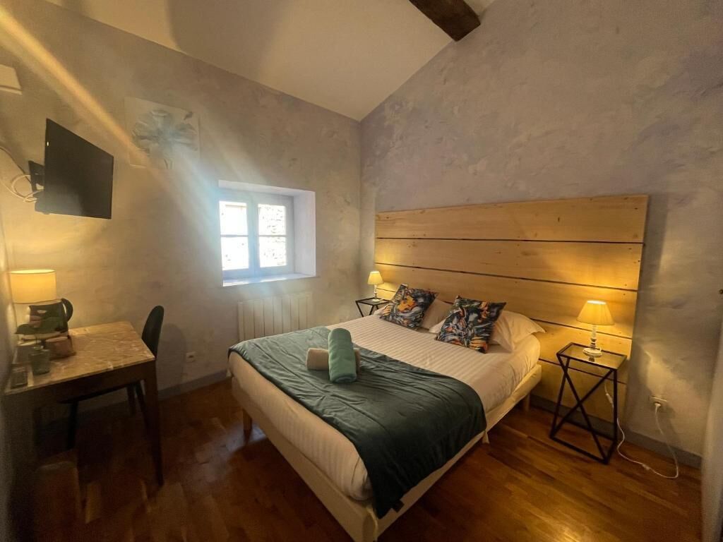 Schreibtisch, laptopgeeigneter Arbeitsplatz, Verdunkelungsvorhänge