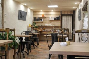 Dining - Gîte du Roy d'Amont (Lagnieu)