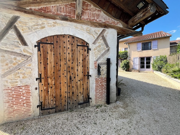 Exterior detail - Gîte du Roy d'Amont (Lagnieu)