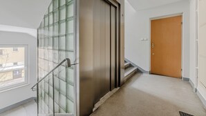 A modern interior with a glass partition, a wooden door, and a concrete floor. - Lumina lux apart in the center of Warsaw (Warsaw)