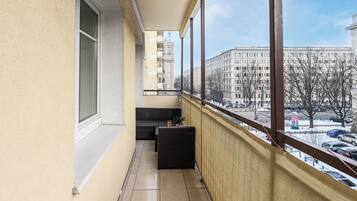 Apartamento conforto, sacada, vista para o pátio | Sacada