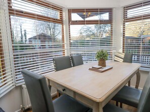 Dining - 6 Waterside (Windermere)
