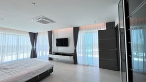 Villa, 5 Bedrooms, Smoking, Private Pool - Luxurious 5-bedroom Villa Overlooking Pattaya City (Bang Lamung)