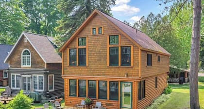 NEW! Leelanau Resort Therapy-Lakefront/Kayak/Sauna