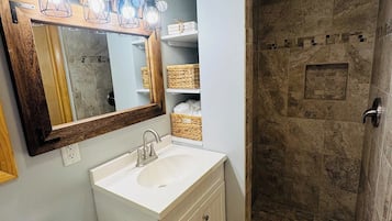 Sèche-cheveux, serviettes fournies