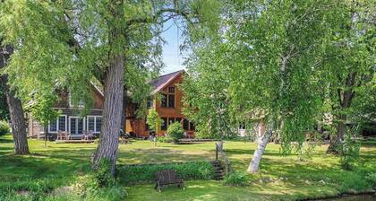 NEW! Leelanau Resort Therapy-Lakefront/Kayak/Sauna