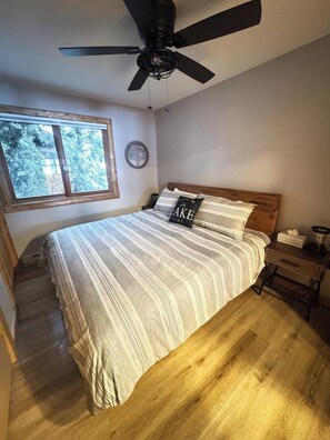 Iron/ironing board, travel crib, free WiFi, bed sheets - NEW! Leelanau Resort Therapy -Lakefront/Ice Fish (Cedar)