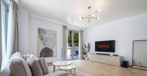 Fernseher, Stereoanlage