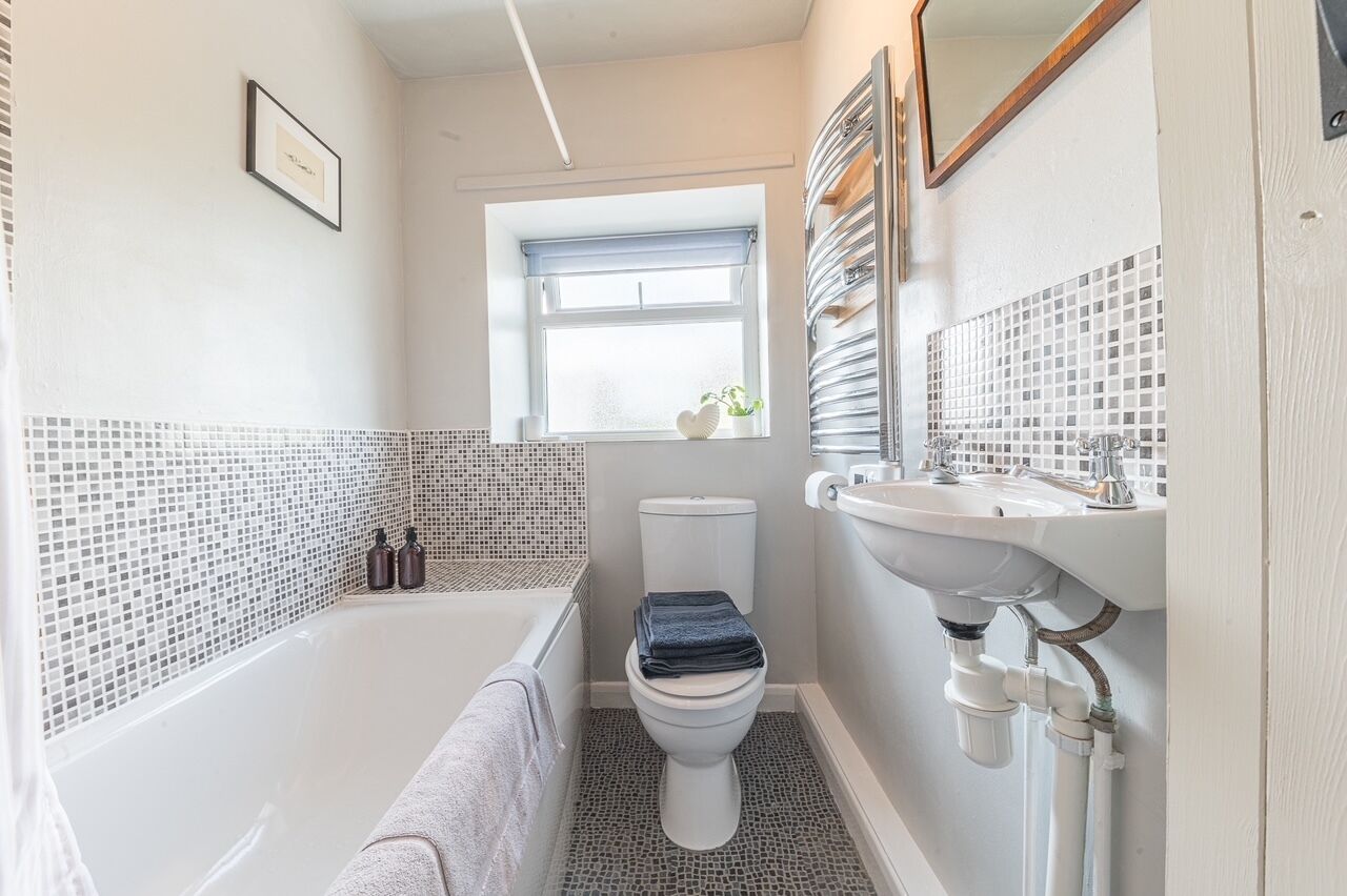 Hårtørrer, håndklæder, Sæbe, Toiletpapir