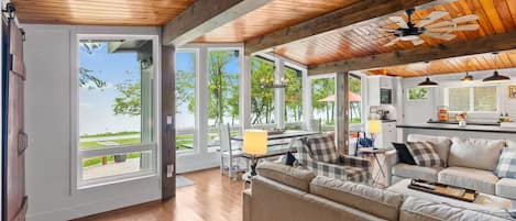 Téléviseur connecté, foyer, chaßne audio, imprimante