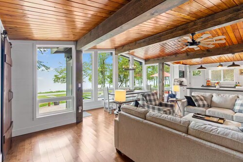 Lake Huron Waterfront Cozy Cottage