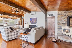 Téléviseur connecté, foyer, chaîne audio, imprimante