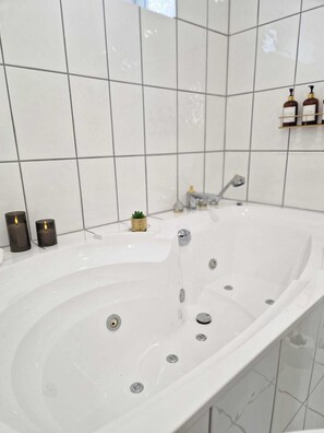Jetted tub, hair dryer, towels, soap