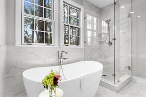 Shower, hair dryer, towels - Stunning river view home in Marsh Cottage (Kiawah Island)