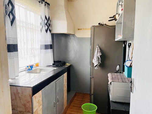 Joy's One bedroom Apartment 

3 min drive,Charming ,fully furnished,
Short stays