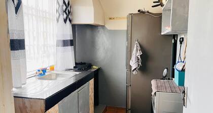 Joy's One bedroom Apartment
3 min drive,Charming ,fully furnished,
Short stays