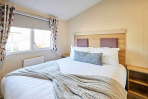 Desk, iron/ironing board, Internet, bed sheets - Host and Stay | 421 Wooler Park (Wooler)