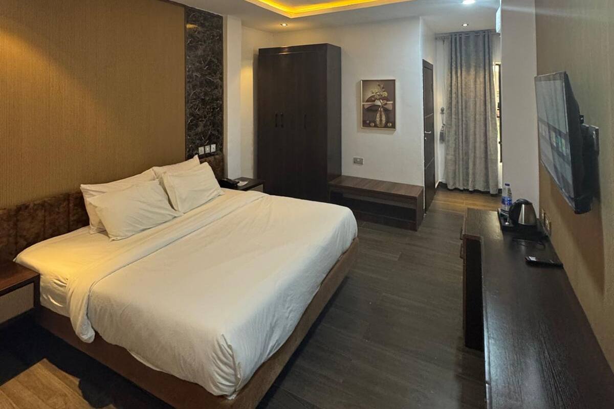 Deluxe-værelse | Skrivebord, arbejdsområde til bærbare computere, gratis Wi-Fi