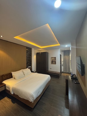 Deluxe Room | Desk, laptop workspace, free WiFi - Bottega Apartment & Suites (Asaba)