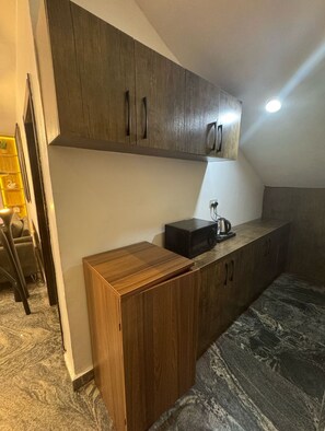 Presidential Suite | Private kitchen - Bottega Apartment & Suites (Asaba)