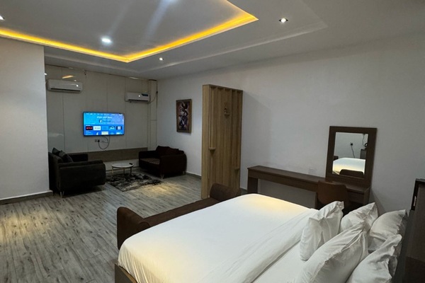 Presidential Suite | Desk, laptop workspace, WiFi (free)