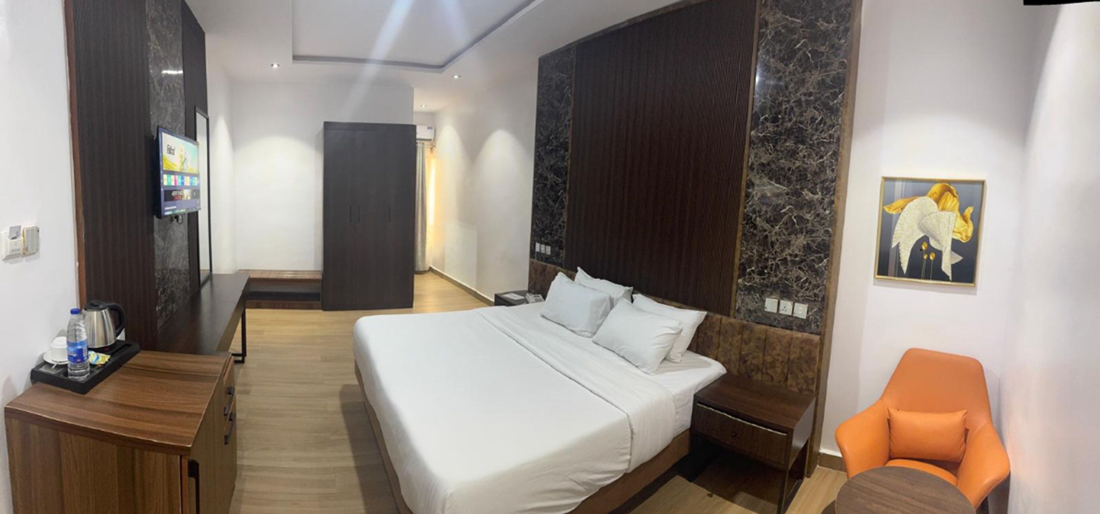 Lyxrum | Skrivbord, arbetsyta för laptop och gratis wi-fi