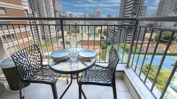 Apartment | Outdoor dining