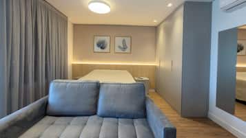 Apartamento | Escrivaninha, ferros/tábuas de passar roupa, camas extras/dobráveis