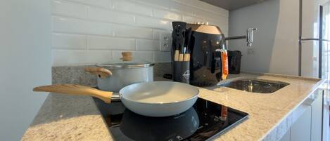 Basic Apartment | Private kitchen