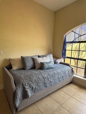 مكواة/لوح كي وواي فاي وملاءات أسرّة