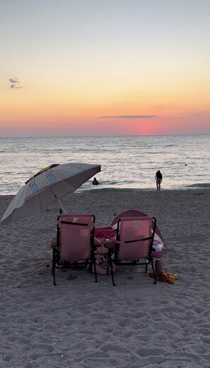 Beach - Heated pool, private 3-bedroom, 2-bath house with AC in serene North Port (North Port)