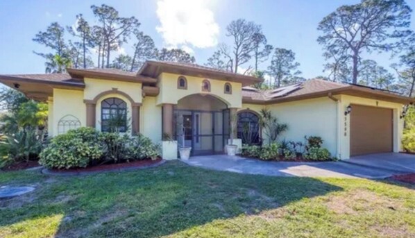 Exterior - Heated pool, private 3-bedroom, 2-bath house with AC in serene North Port (North Port)