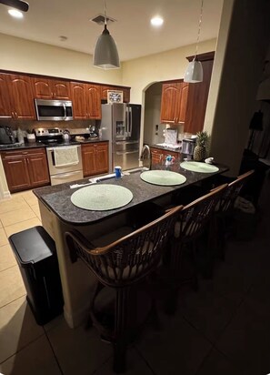 Microwave, oven, stovetop, dishwasher - Heated pool, private 3-bedroom, 2-bath house with AC in serene North Port (North Port)