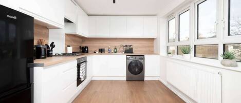 Coffee/tea maker, fridge, microwave, oven