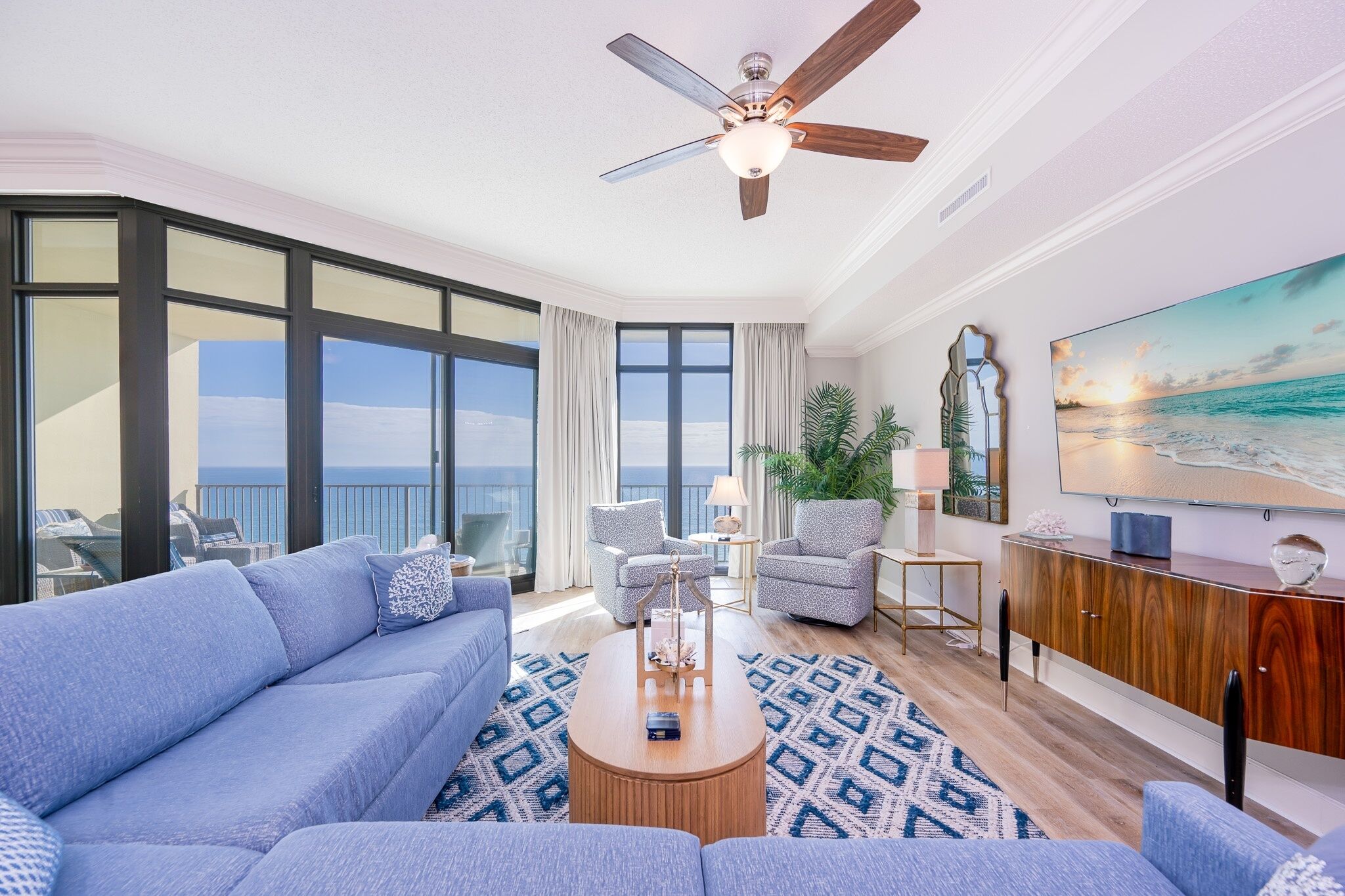 Condo, 3 phòng ngủ | Khu phòng khách