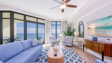 Condo, 3 Bedrooms | Ruang tamu