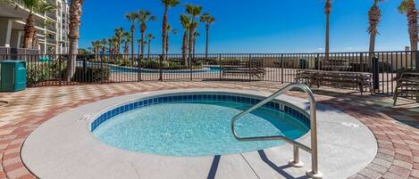 Appartement, 3 slaapkamers | Zwembad | Een binnenzwembad en een buitenzwembad