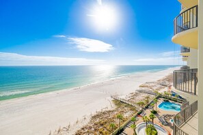 Condo, 3 habitaciones | Playa | Playa en los alrededores 