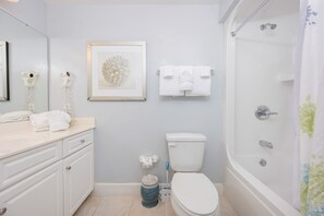 Condo, 2 quartos | Banheiro