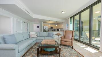 Appart'hôtel, 2 chambres | Coin séjour