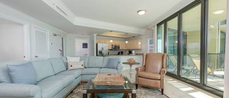 Condo, 2 habitaciones | Área de sala de estar