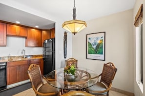 Dining - Kihei Beach, #505 1 Bedroom Condo (Kihei)
