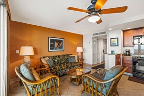 Condo, 1 chambre | Aire de séjour | Téléviseur