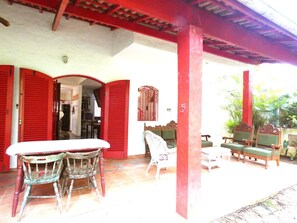 Terrace/patio - Casa com muito lazer a 100m da Praia de Guaecá/SP (São Sebastião)