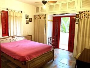Room - Casa com muito lazer a 100m da Praia de Guaecá/SP (São Sebastião)