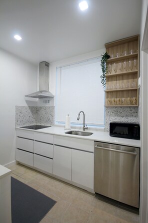 Microwave, stovetop, dishwasher - Historical Little Havana 2/1 Apartment with Parking (Miami)