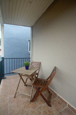 Outdoor dining - Historical Little Havana 2/1 Apartment with Parking (Miami)