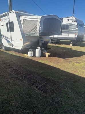 Property grounds - Serene 2 bedroom mobile home with AC in Concord (Concord)