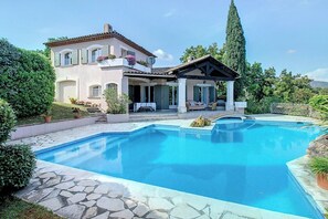 Outdoor pool - Villa L'Escale des Golfs (Saint-Raphaël)